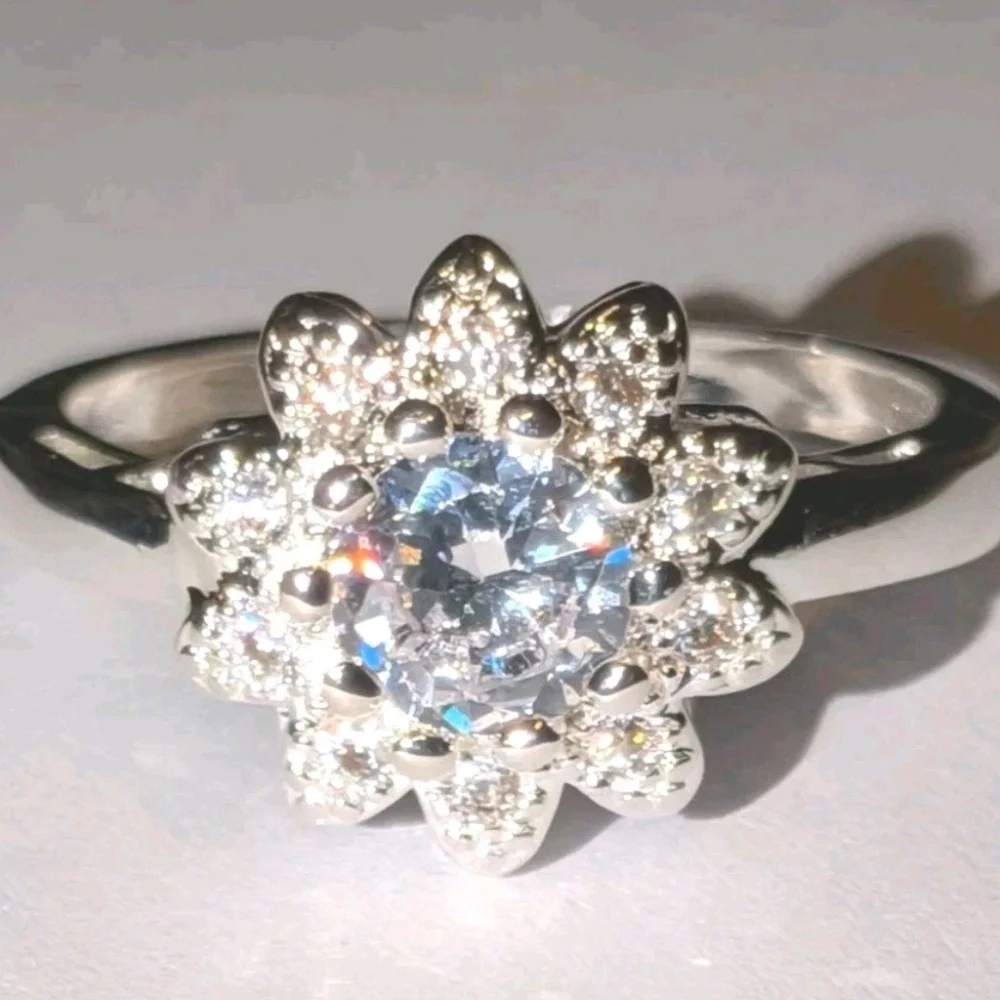 Elegant 925 Sterling Silver Floral Ring Sz 8